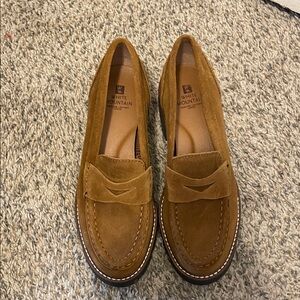 New without tags! Never worn white mountain loafers